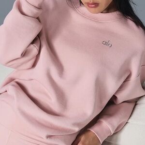 Alo Accolade Crewneck Ballet Pink small